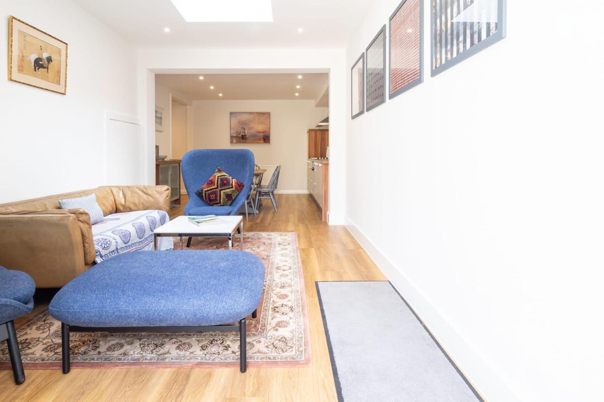 Host & - Apartment