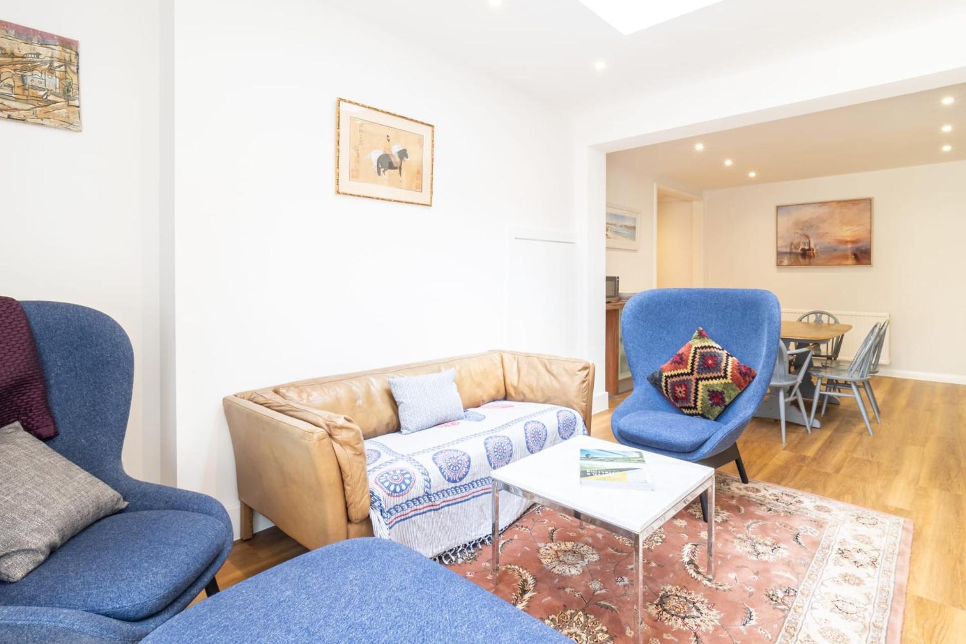 Apartment Host & -